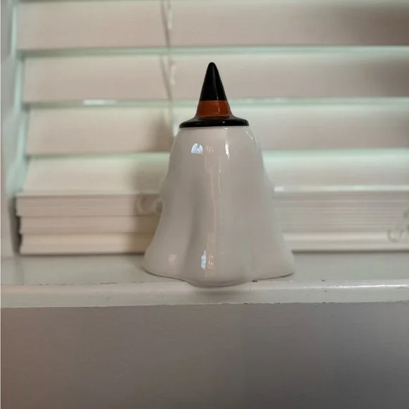 Halloween Ghost Figurine with Black Witch Hat (Lights up) Needs new battery - Picture 3 of 4